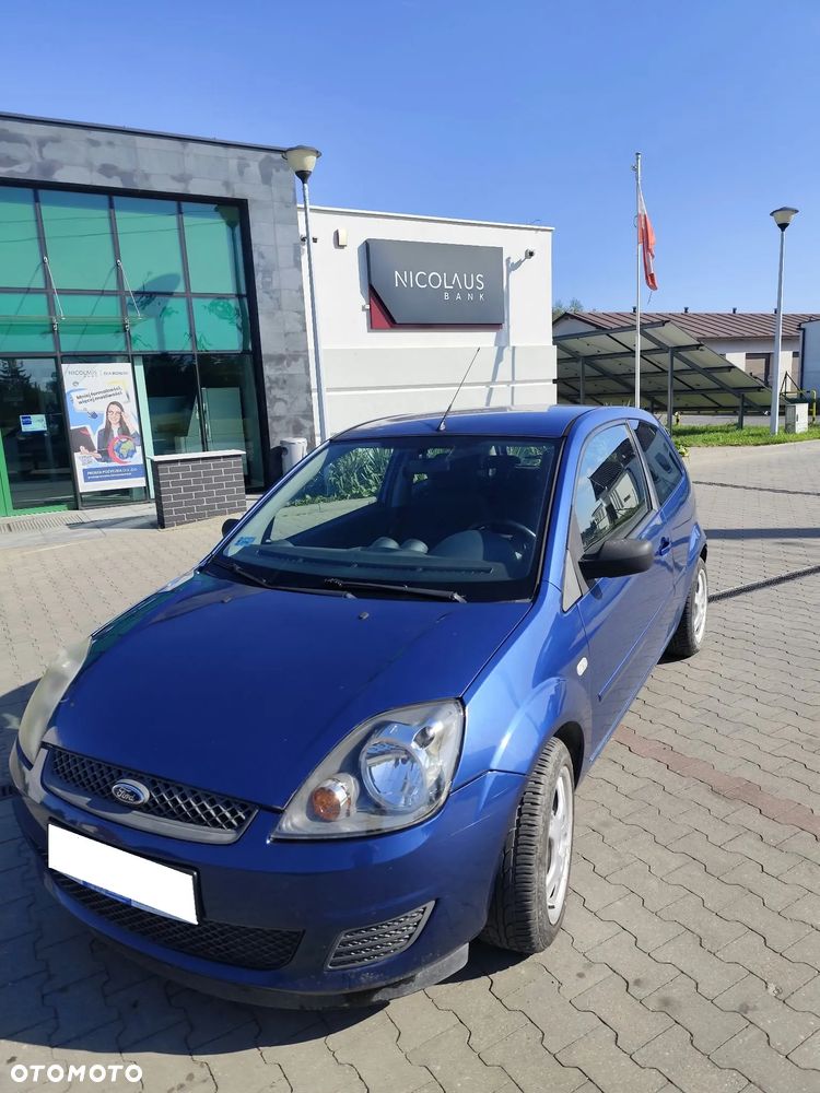 Ford Fiesta 1.3 Ambiente - 1