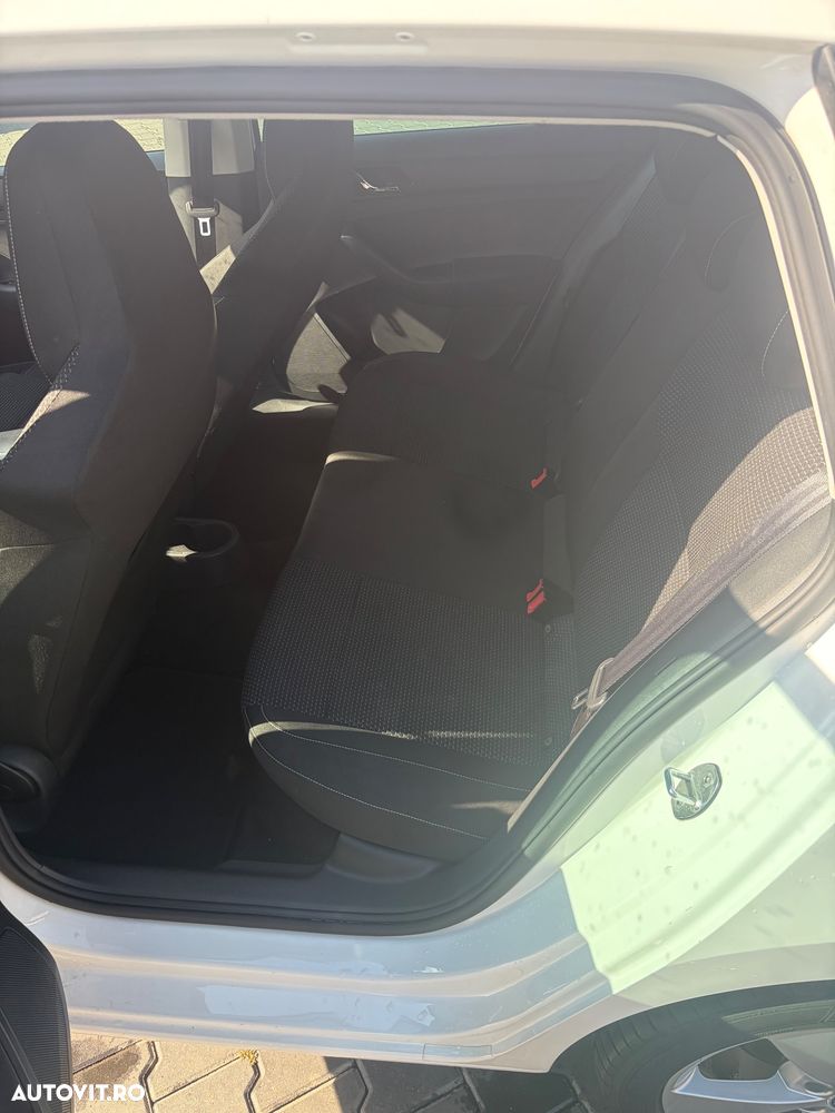 Skoda RAPID 1.2 TSI Style - 28