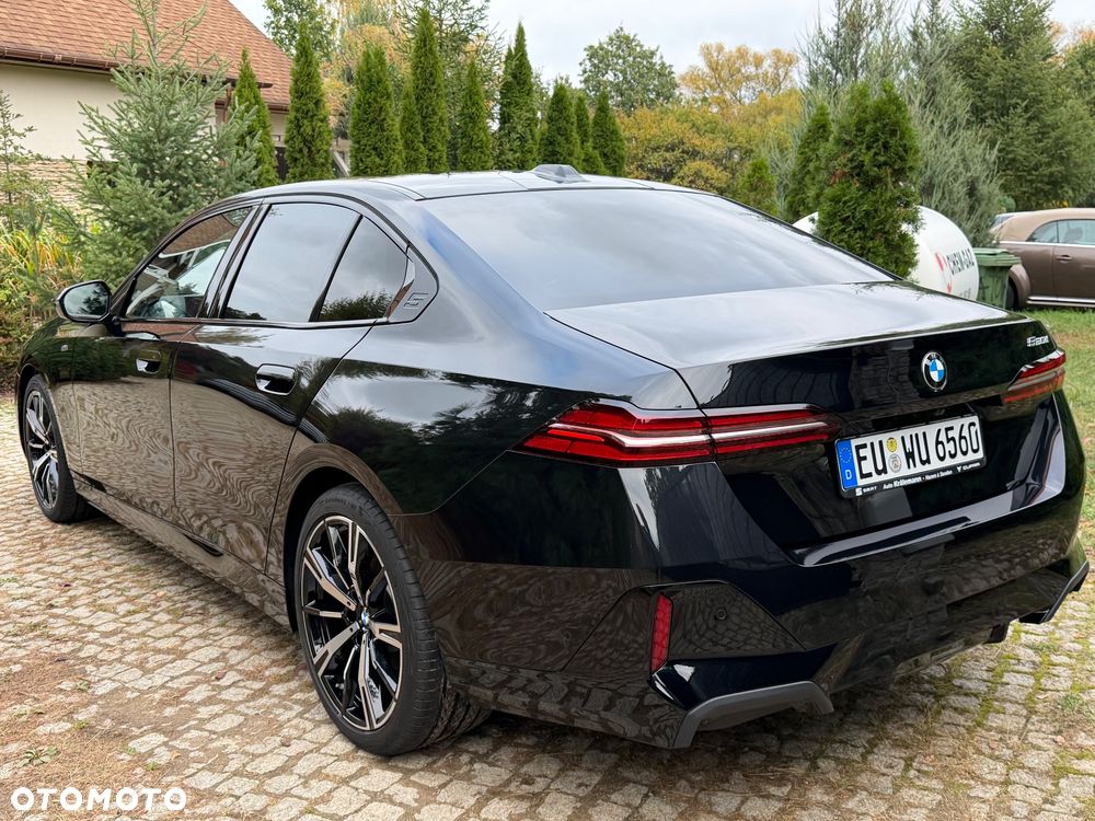 BMW Seria 5 2024 photo 4