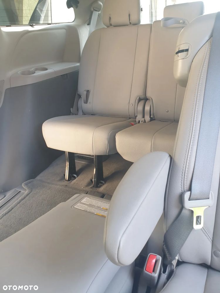 Toyota Sienna 3.5 V6 - 9