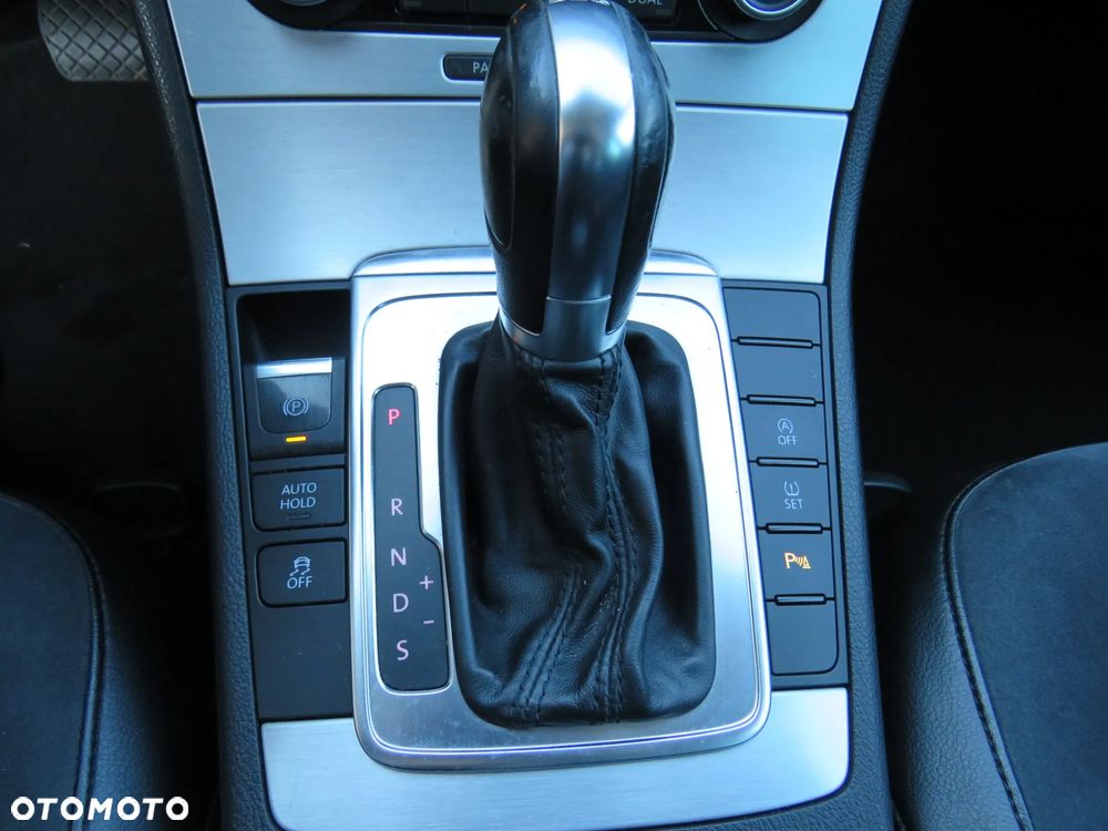 Volkswagen Passat 2.0 TDI Highline DSG - 24