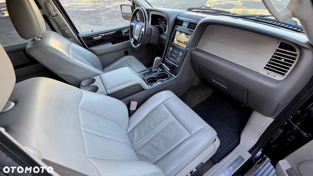 Lincoln Navigator - 24