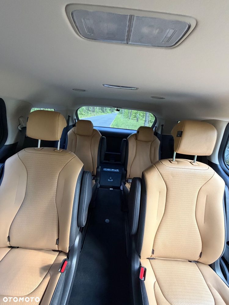 Kia Carnival - 25