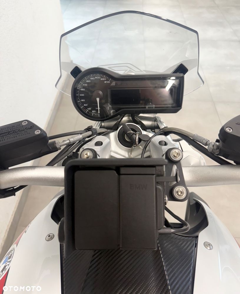 BMW R - 8