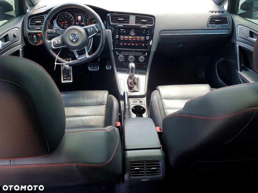 Volkswagen Golf - 8