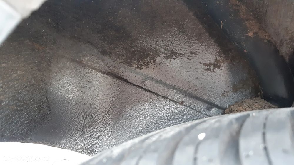 Volkswagen Passat 1.8 GL - 37