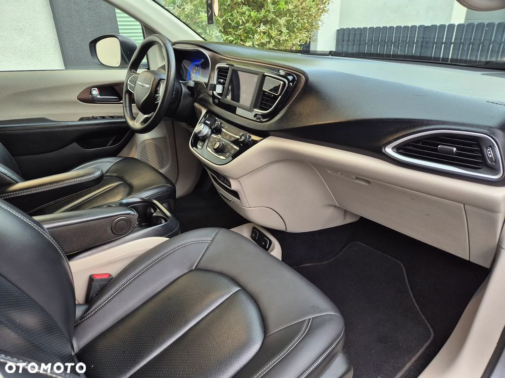 Chrysler Pacifica - 13
