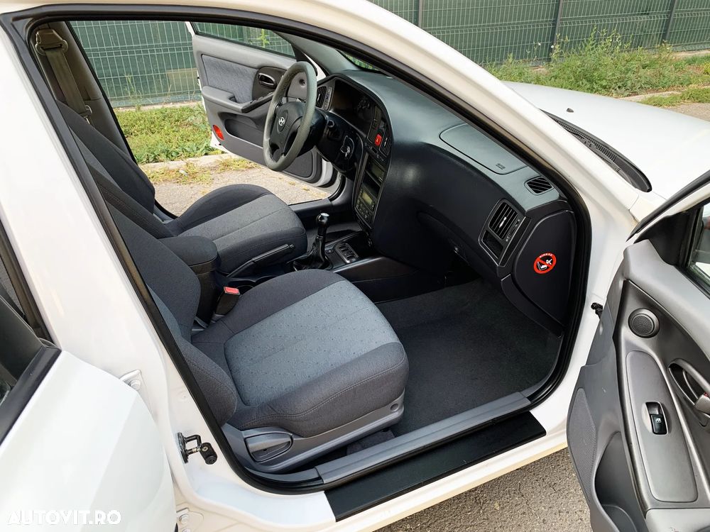 Hyundai Elantra - 5