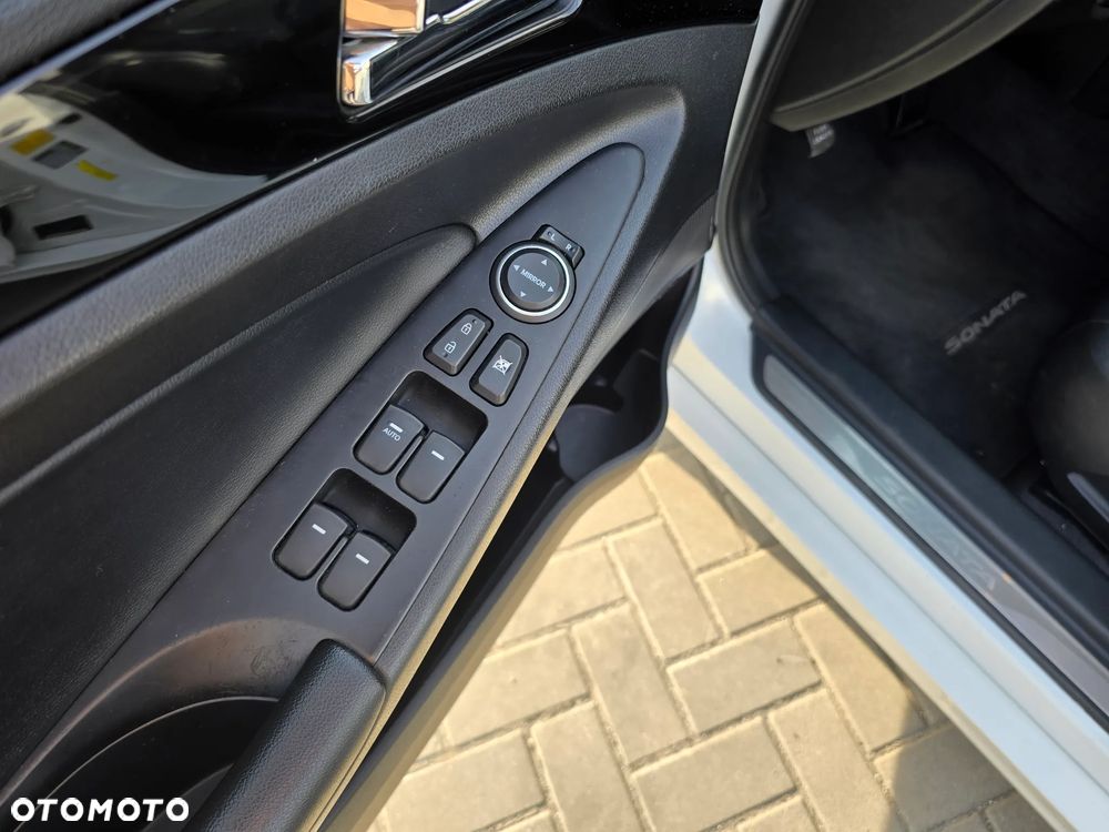 Hyundai Sonata - 24
