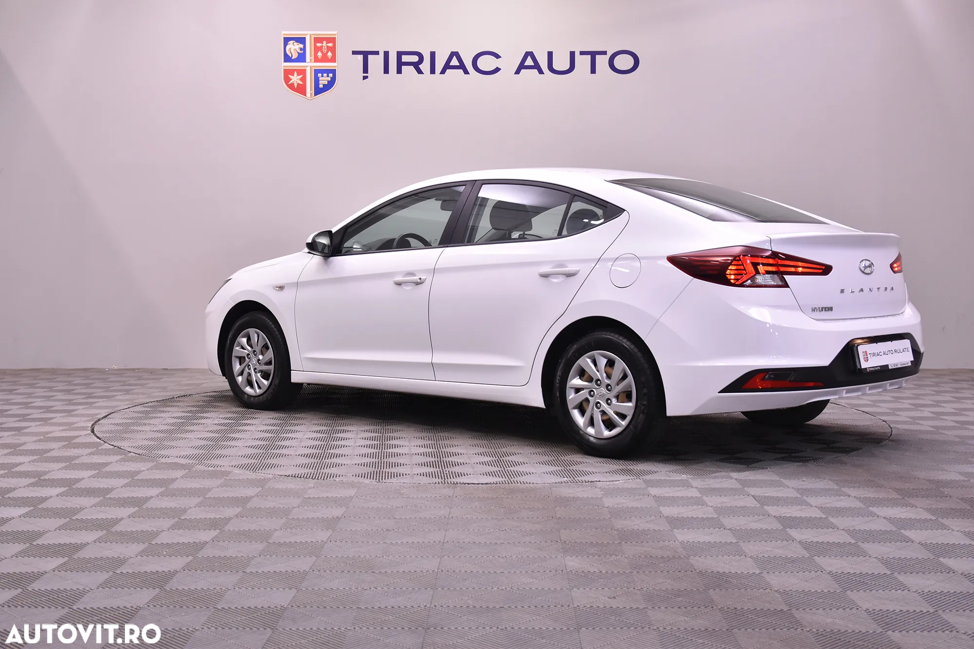 Hyundai Elantra - 3