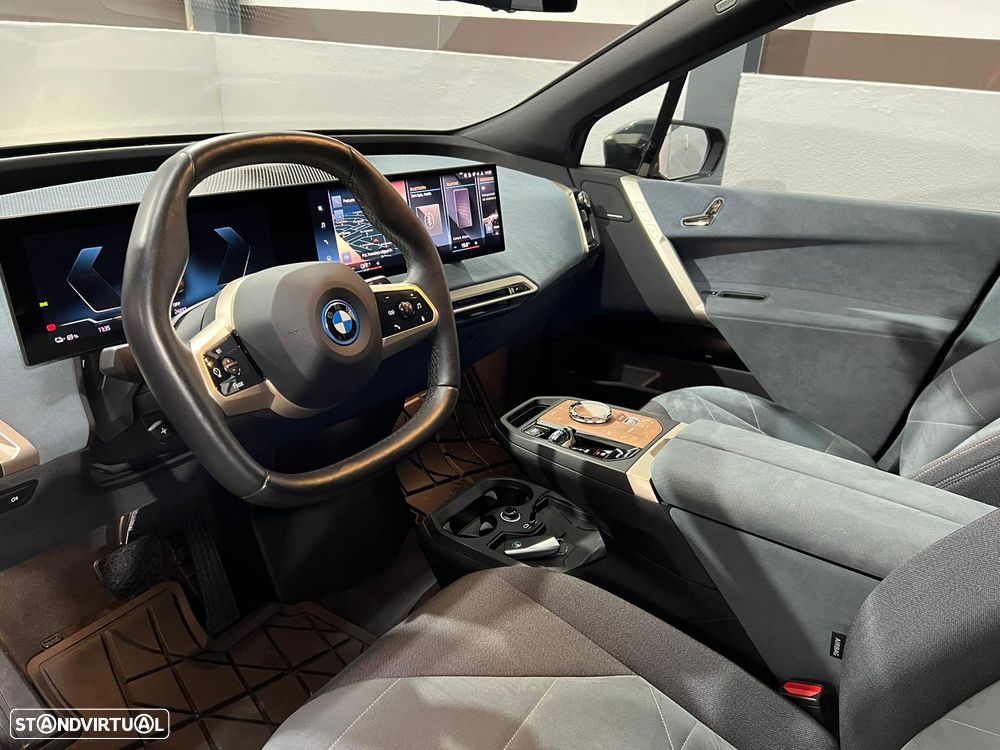 BMW iX xDrive 40 - 11