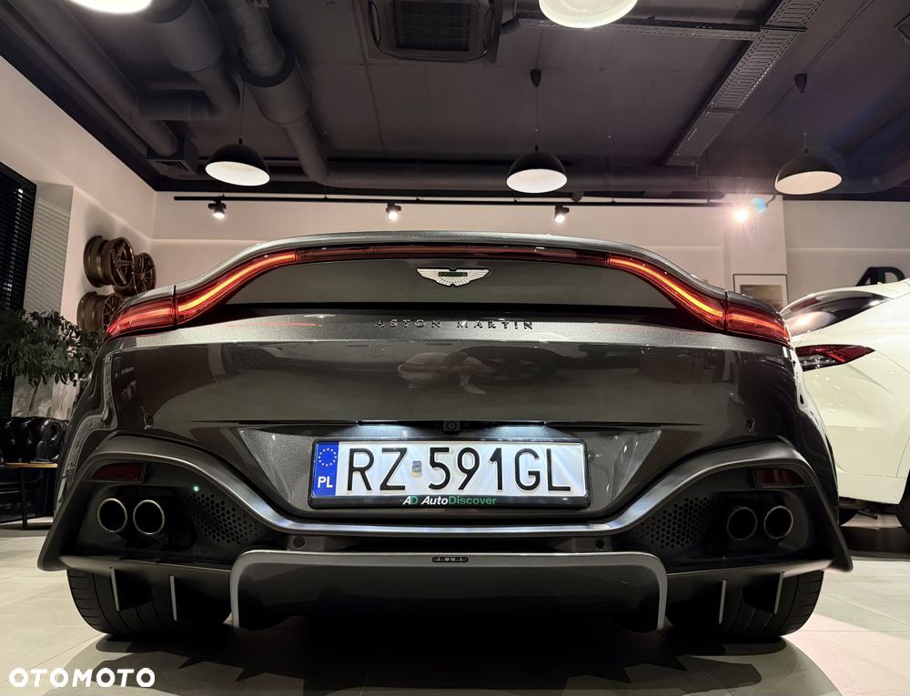 Aston Martin Vantage - 10