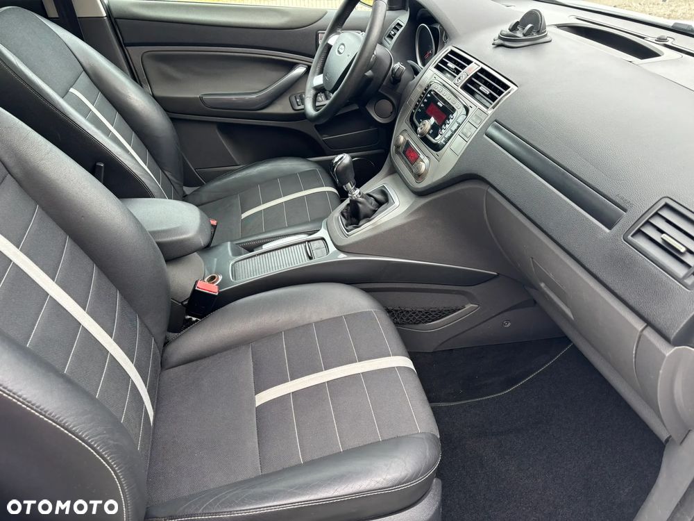Ford Kuga 2.0 TDCi 2x4 Titanium - 3