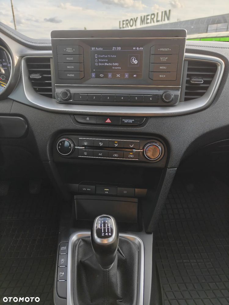 Kia Ceed 1.6 CRDi mHEV L Business Line - 12
