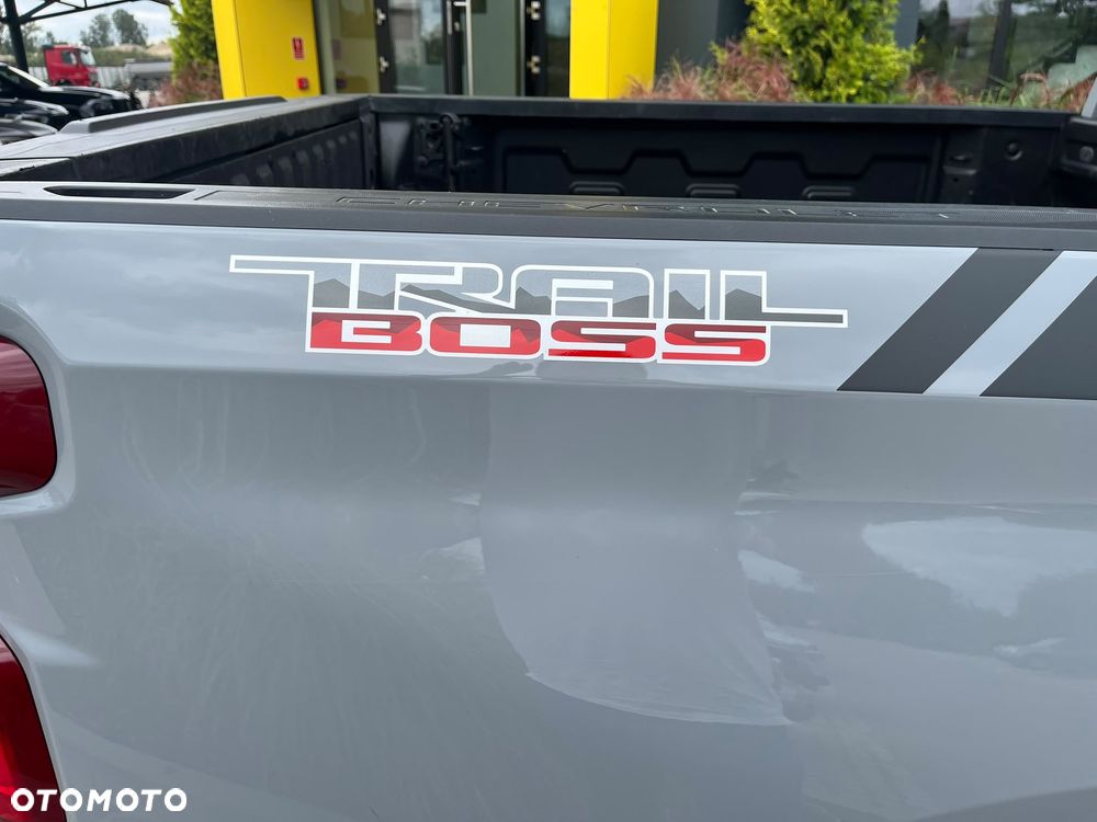Chevrolet Silverado - 6