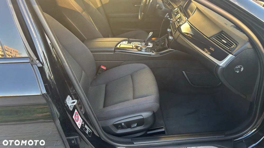 BMW Seria 5 530d xDrive Sport-Aut - 9