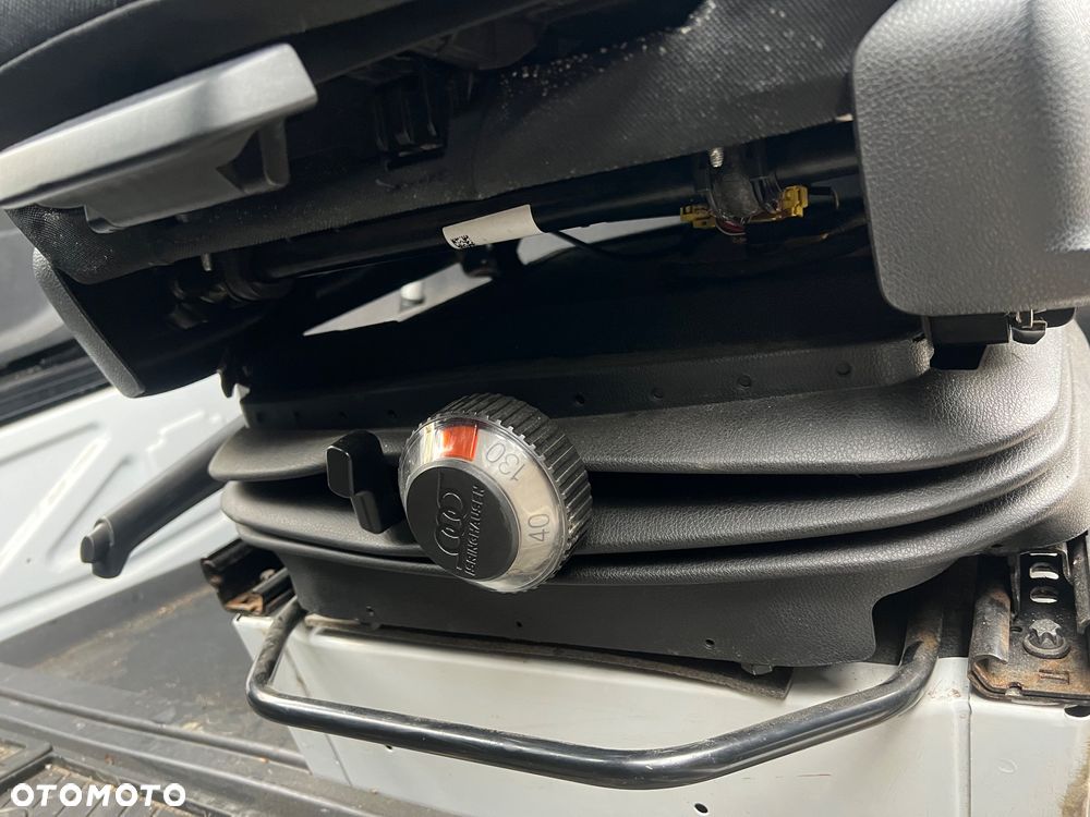 Mercedes-Benz Sprinter - 13