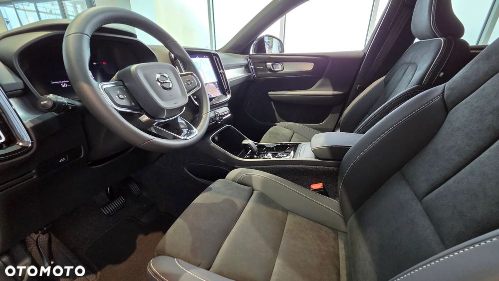 Volvo XC 40 B4 Plus Black Edition - 7