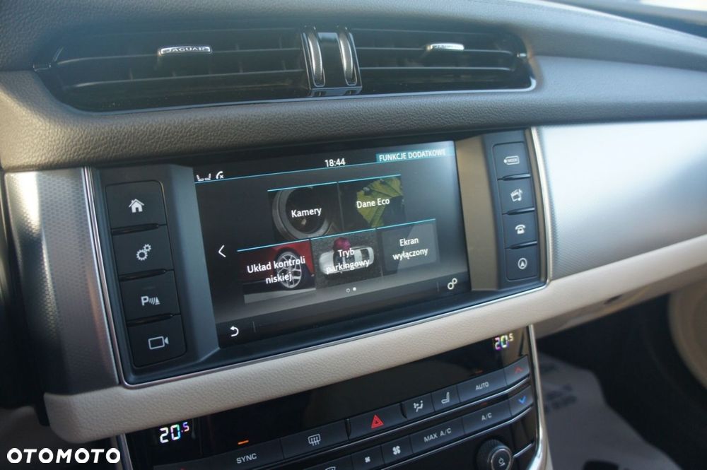 Jaguar XF - 20