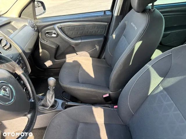 Dacia Duster 1.5 dCi Laureate 4x4 - 10