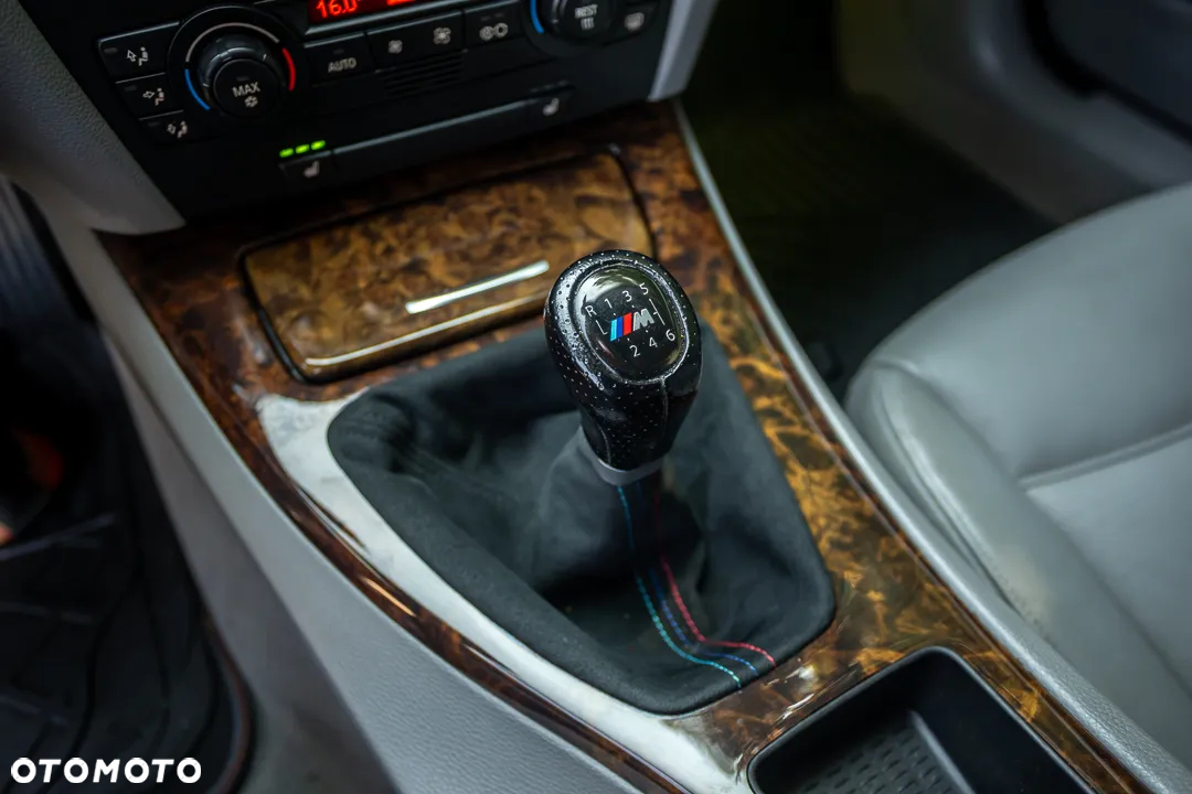 BMW Seria 3 320i - 26