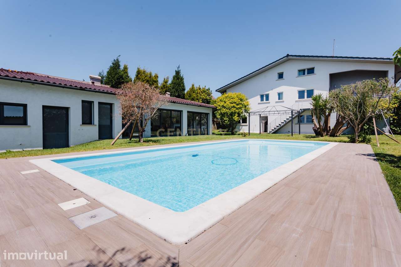 Moradia com Piscina, Terreno e Anexos a 2 Km da praia - Grande imagem: 4/60