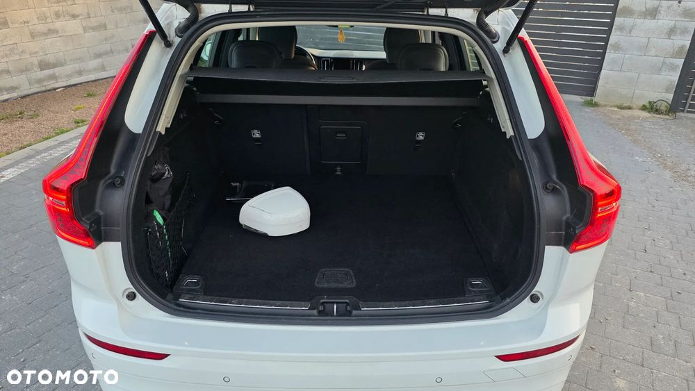 Volvo XC 60 B4 D AWD Momentum - 23