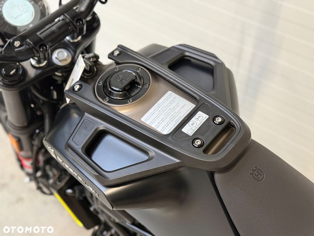 Husqvarna Svartpilen - 27