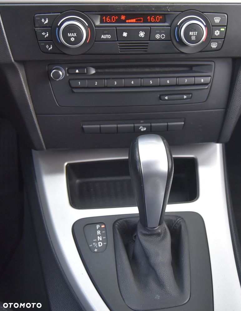 BMW Seria 3 320d xDrive DPF - 26