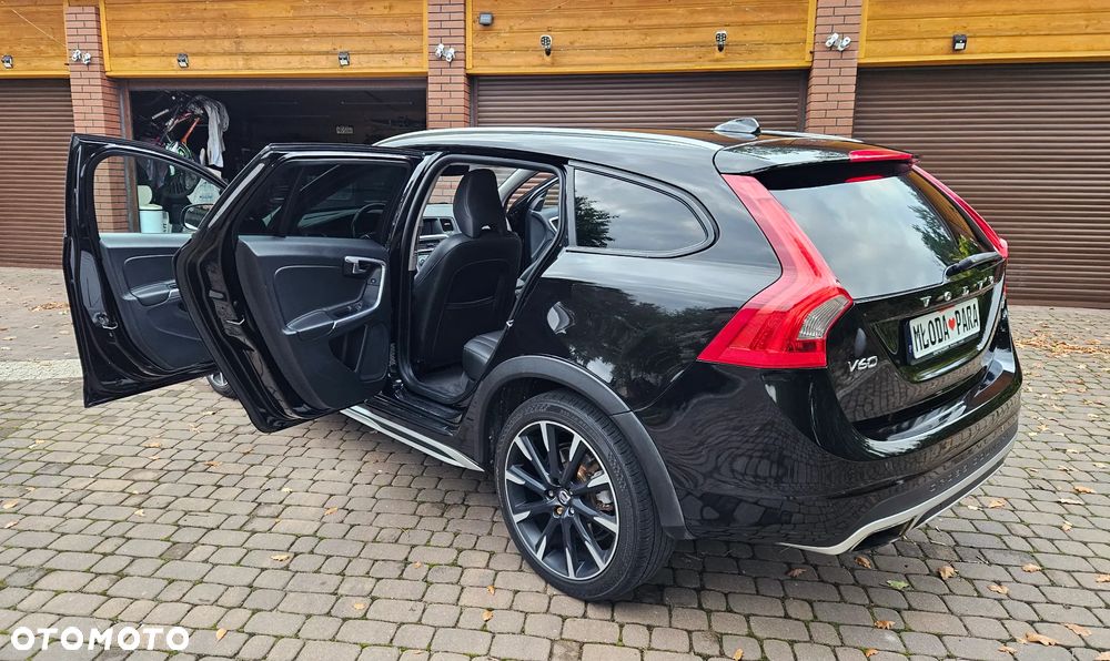 Volvo V60 Cross Country - 18
