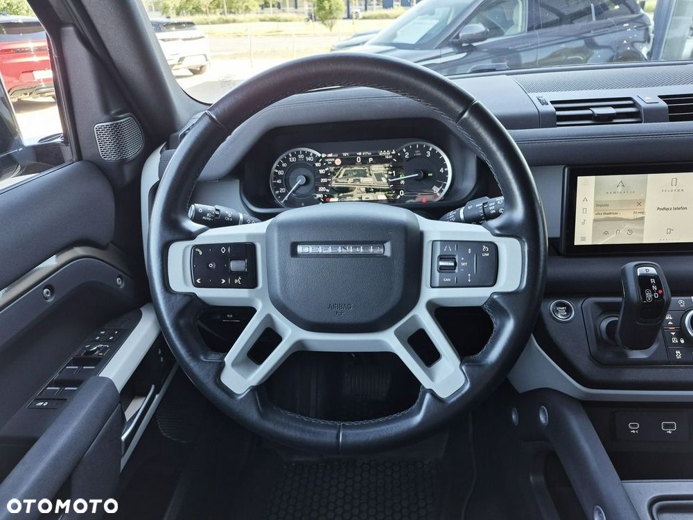 Land Rover Defender - 28