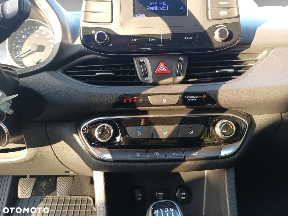 Hyundai i30 1.5 DPI Classic + - 9
