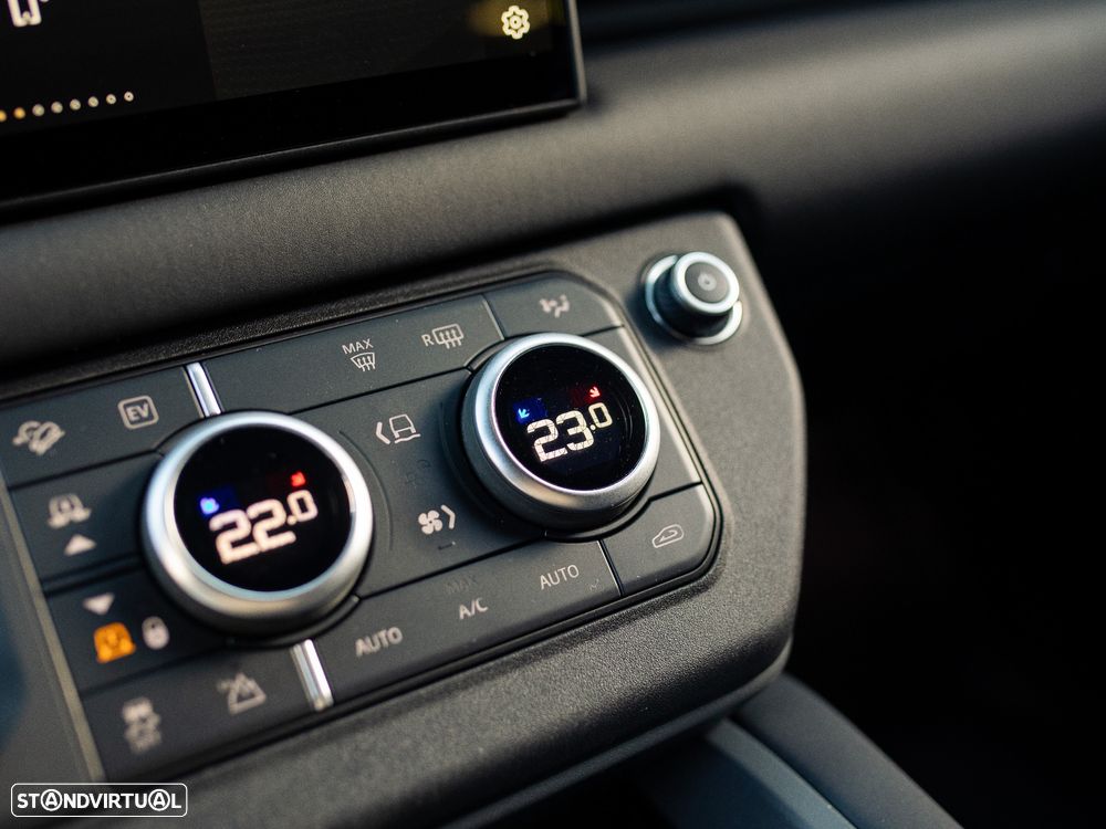 Land Rover Defender 2.0 P300e 110 AWD X-Dynamic SE - 36