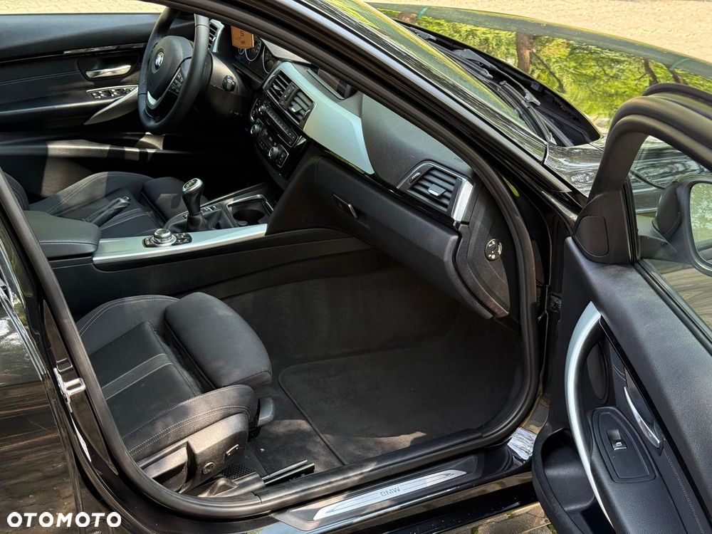 BMW Seria 3 318d Sport Line - 11