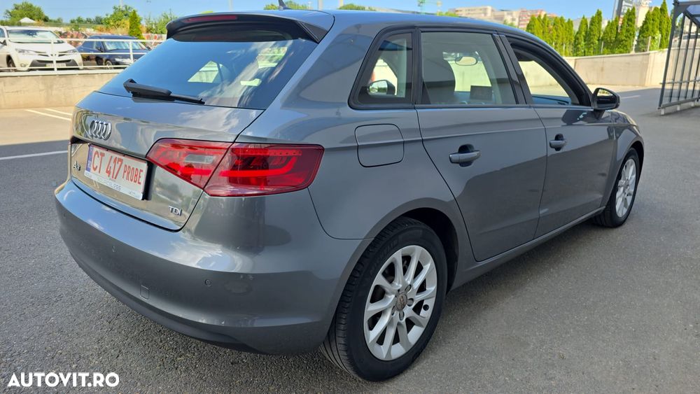 Audi A3 Sportback 1.6 TDI S tronic Ambiente - 4