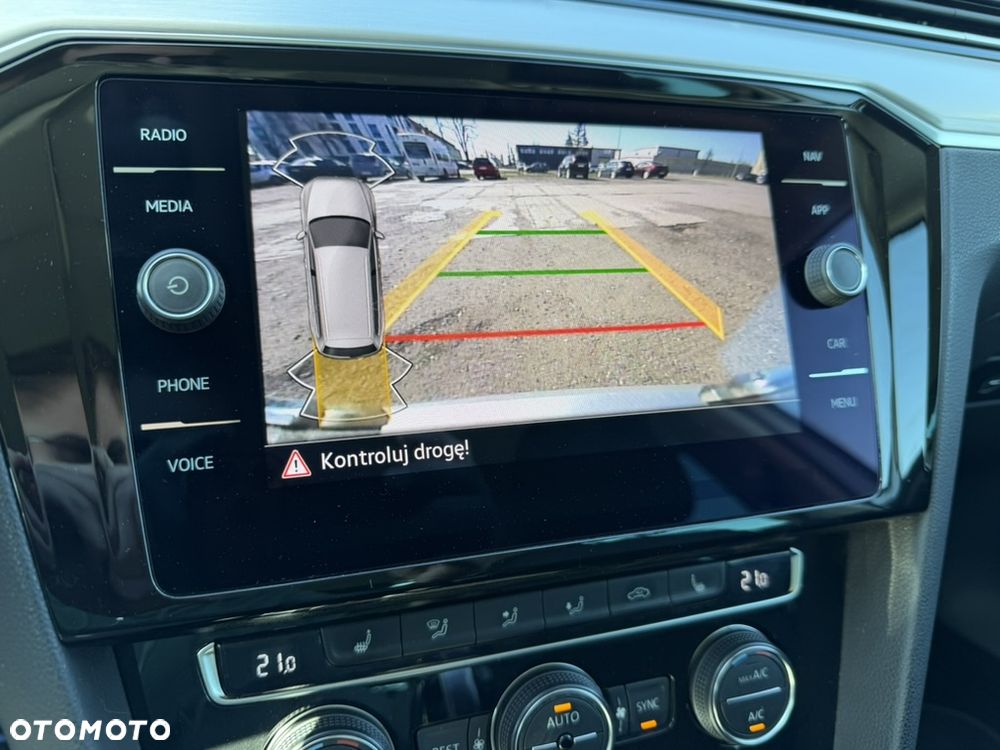 Volkswagen Passat - 18