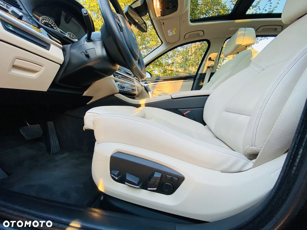 BMW Seria 5 525d xDrive Luxury Line - 9