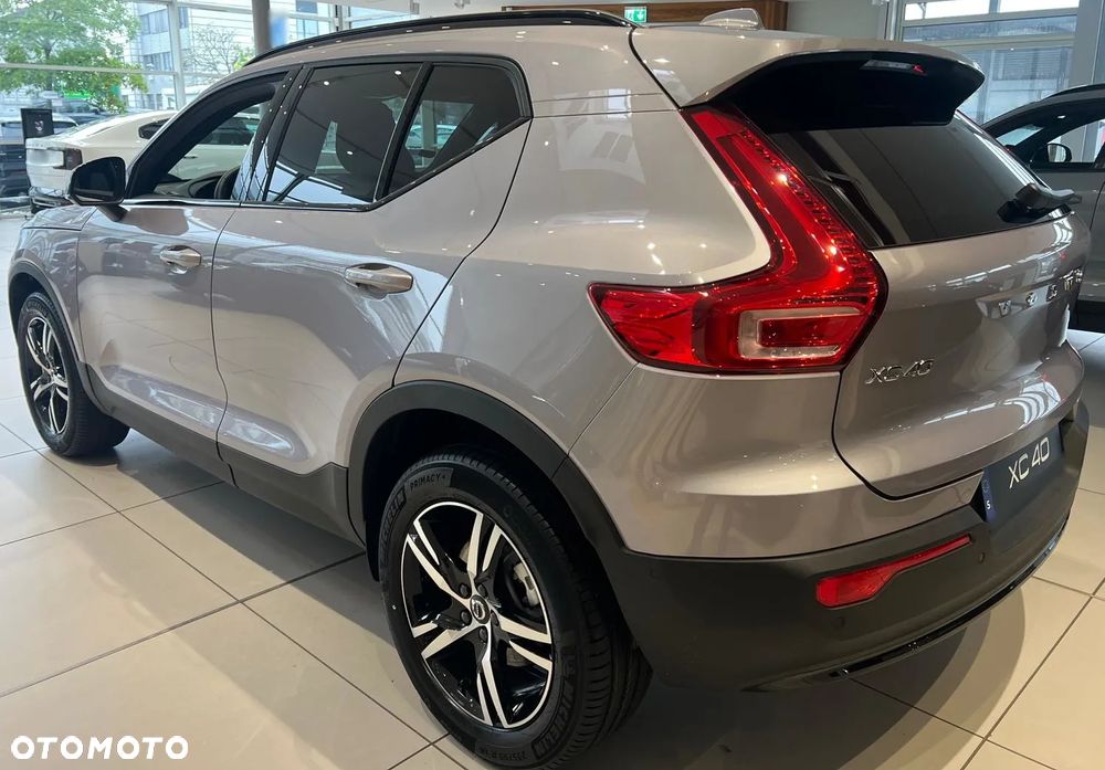Volvo XC 40 B4 B AWD DKG Plus Dark - 12
