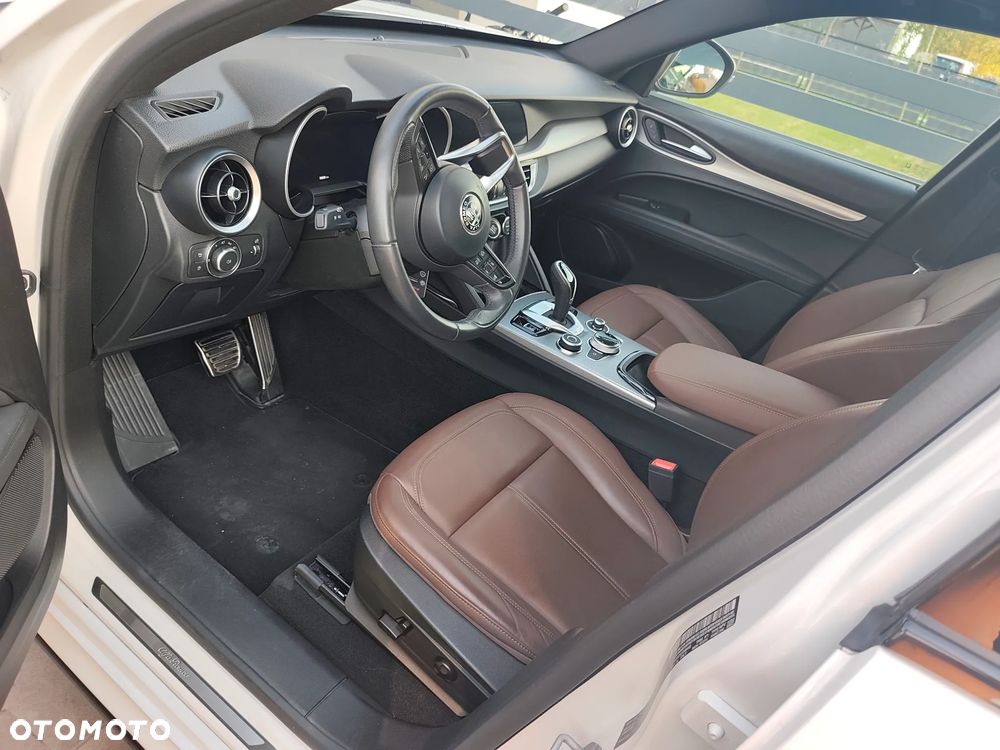 Alfa Romeo Stelvio - 19