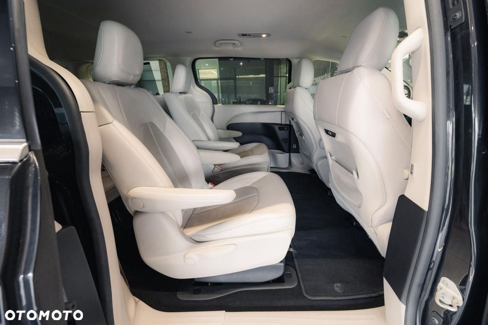 Chrysler Pacifica - 17