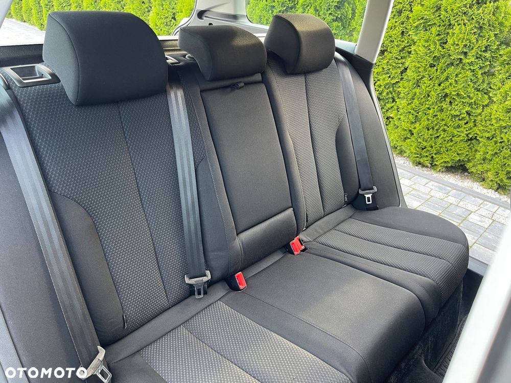 Volkswagen Passat - 15