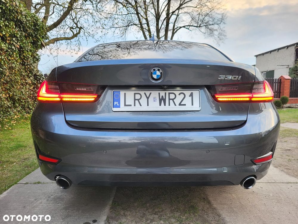 BMW Seria 3 330i Sport Line - 35