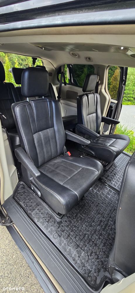 Chrysler Town & Country 3.6 Limited - 10