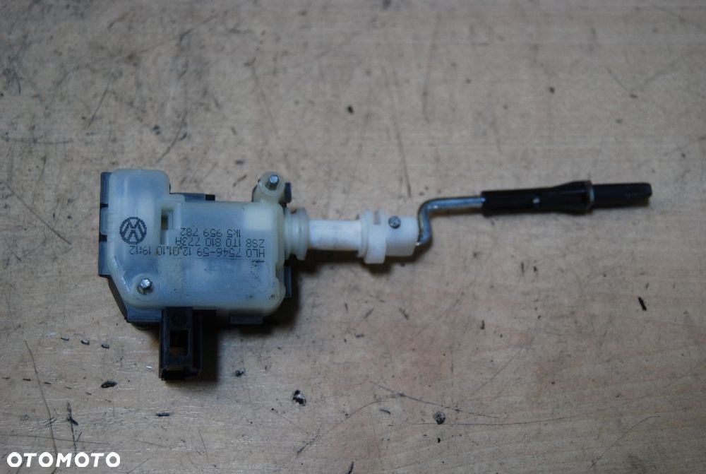 SIŁOWNIK KLAPKI WLEWU PALIWA 1T0810773A VW TOURAN CROSS LIFT TOURAN I 1T0810773 - 5