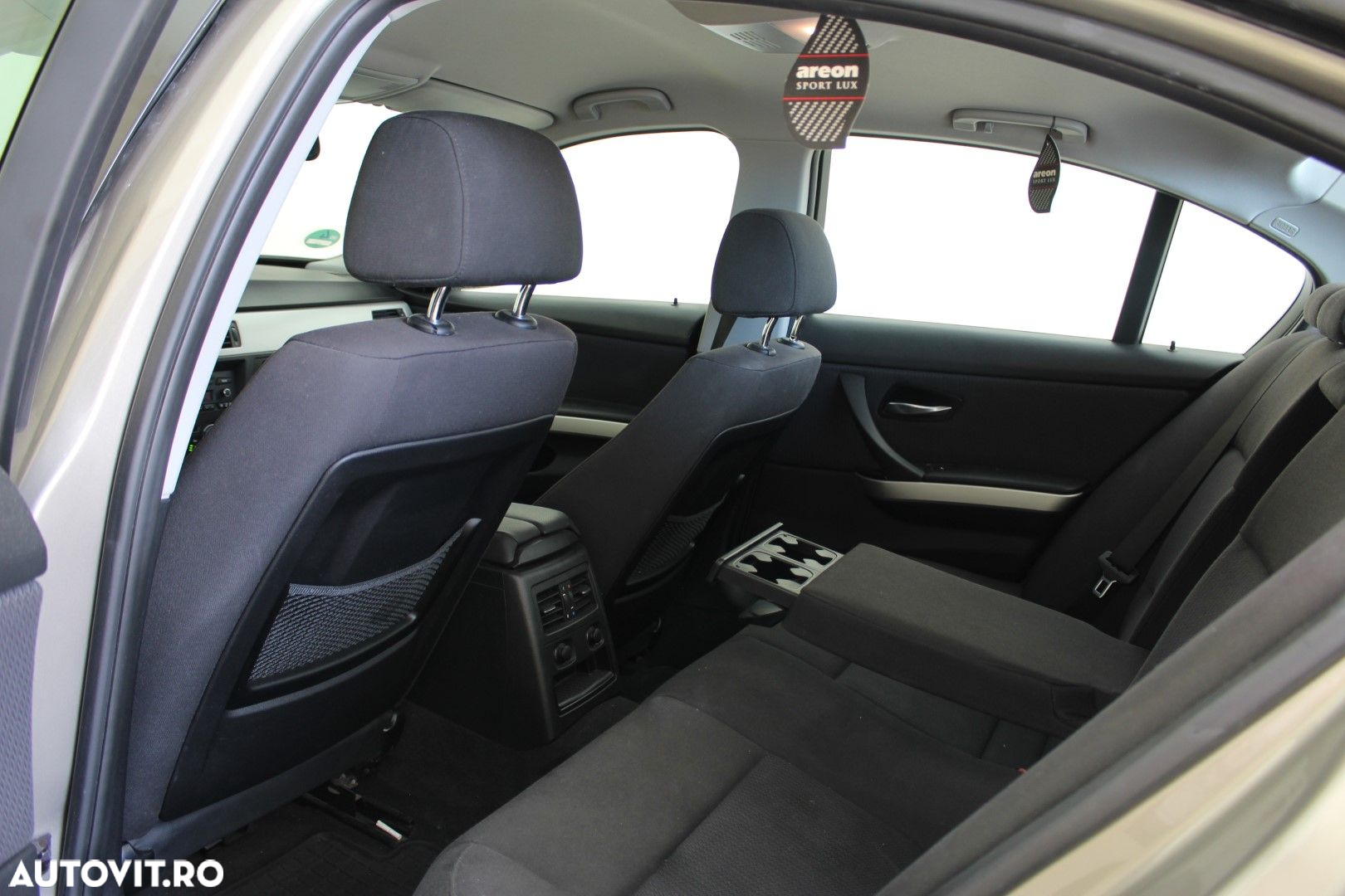 BMW Seria 3 318i Touring - 9