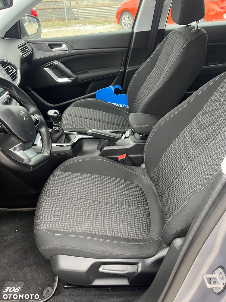 Peugeot 308 - 8