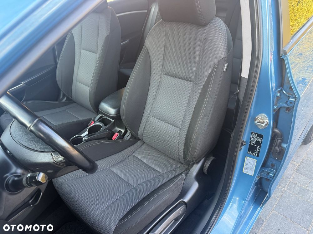 Hyundai i30 blue Kombi 1.6 CRDi YES Gold - 13