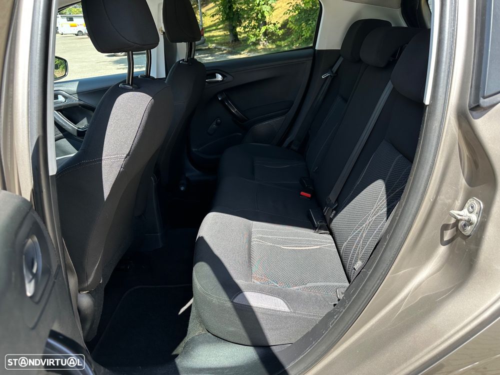 Peugeot 208 1.4 HDi Allure - 10