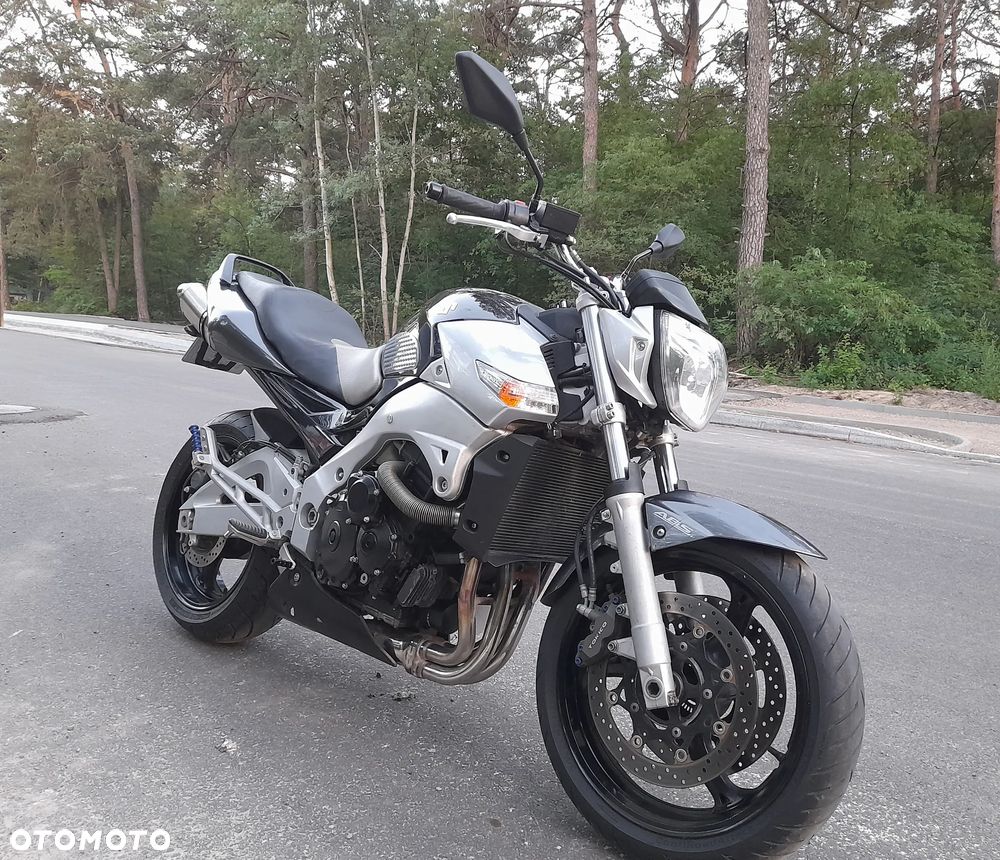 Suzuki GSR - 2