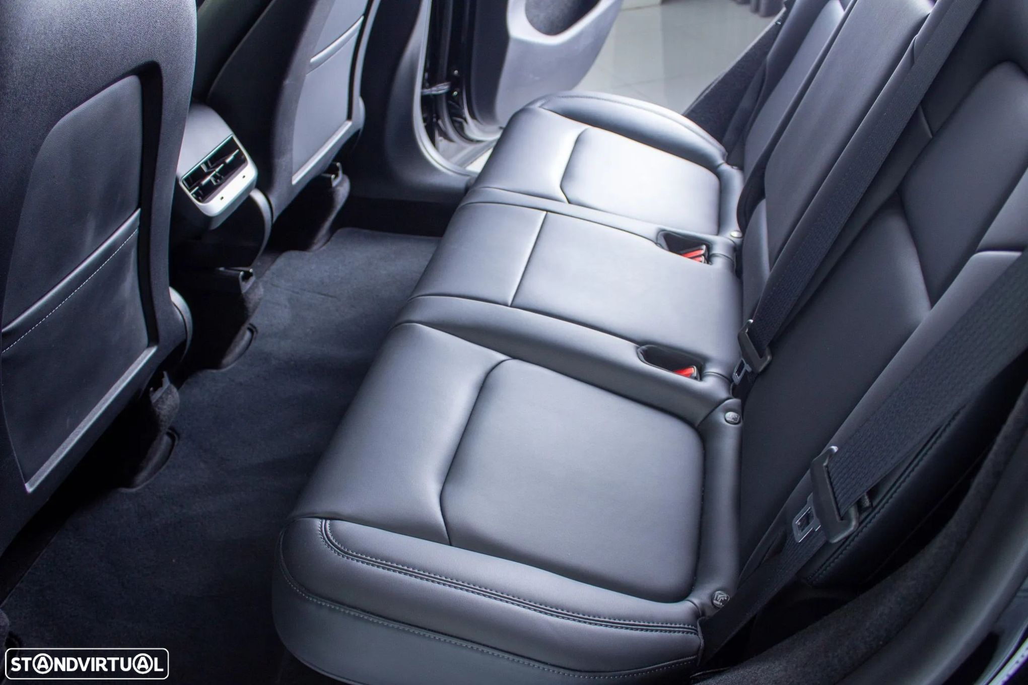 Tesla Model Y Performance Dual Motor AWD - 11